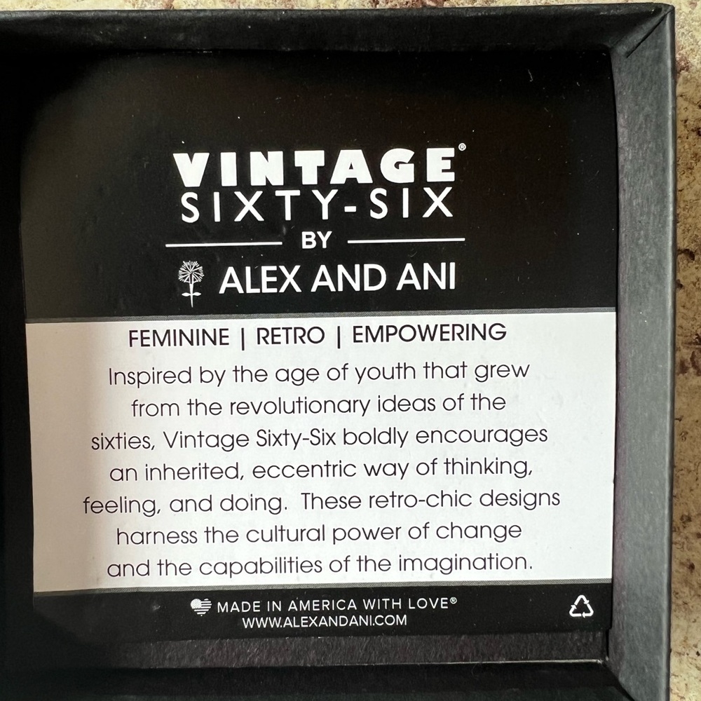Alex & Ani Rétro Bracelet - Picture 3 of 8